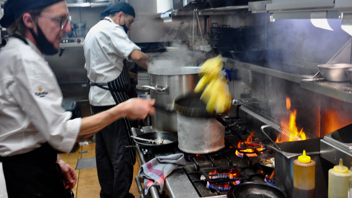 Cal Pep: Hier geht es heiß her – kleine Küche für große Gerichte. Foto WR