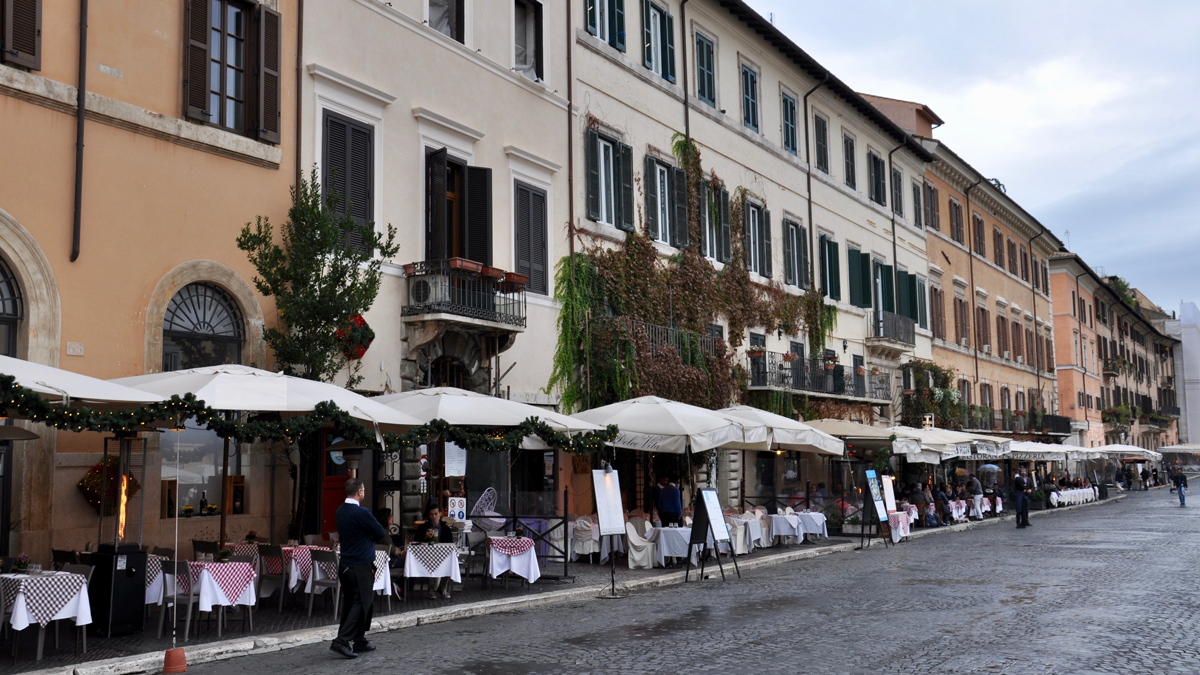 Piazza Navona: Die Restaurants hatten schon bessere Zeiten erlebt. Foto WR