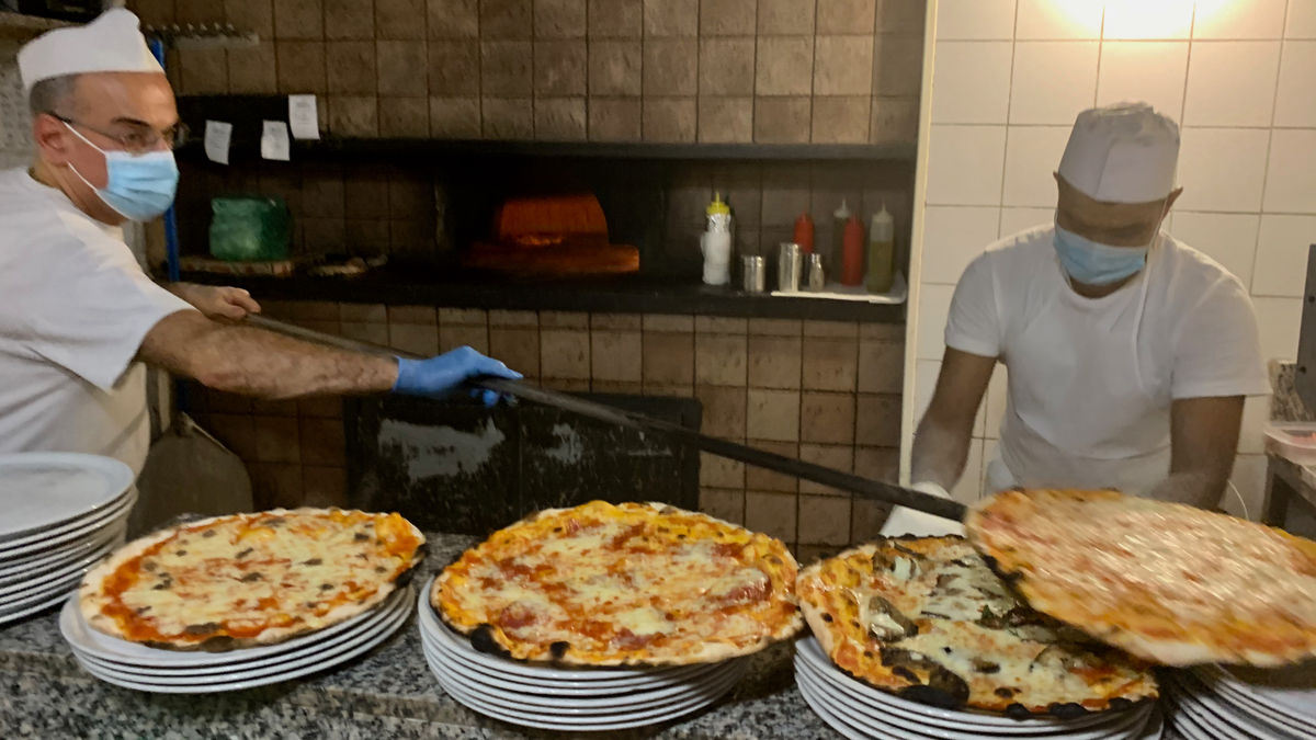 „Tettarello“: Eine Pizza als Vorspeise? Eine gute Investition für 7 Euro. Foto WR