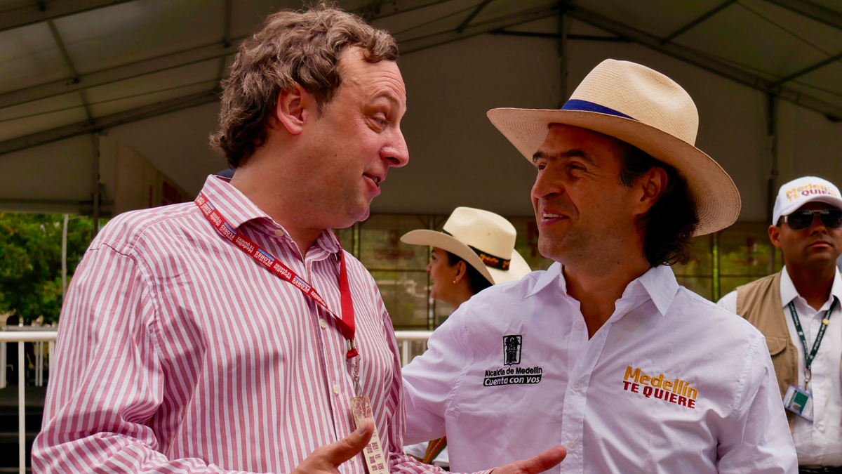 Gourmino-Express Mitherausgeber Jürgen Wenzel mit Präsidentschaftskandidat Federico Gutierrez, dem ehemalaigen Bürgermeister von Medellin